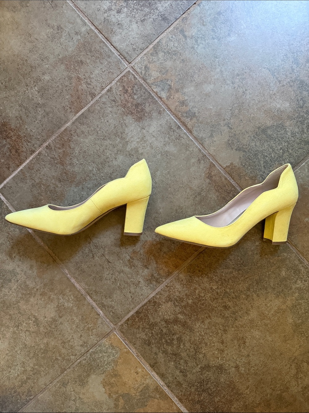 Kelly & Katie Bright Yellow Heels - Picture 5 of 8